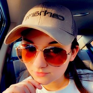 Meet your Posher, Abbey